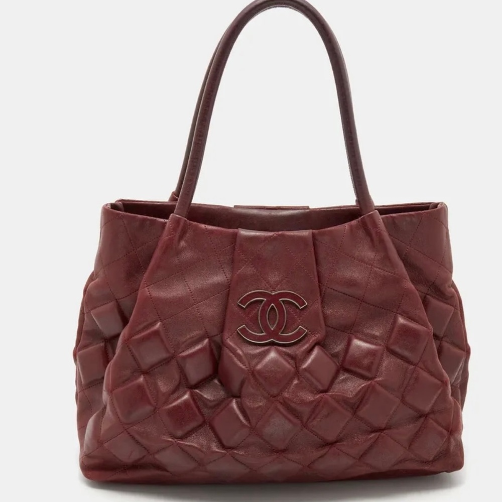 Burgundy Chanel it’s roomy , comfortable,spacious and adorable 🥰